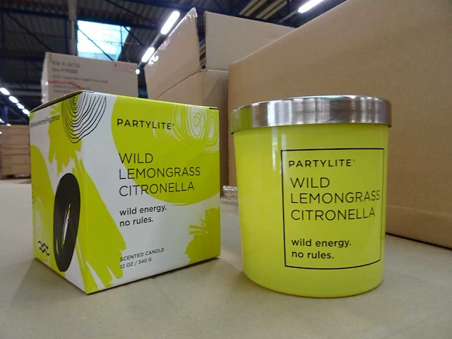 Partylite - g141811 - wild lemongrass citronella speciality jar candle (480x) - afbeelding 1 van  4
