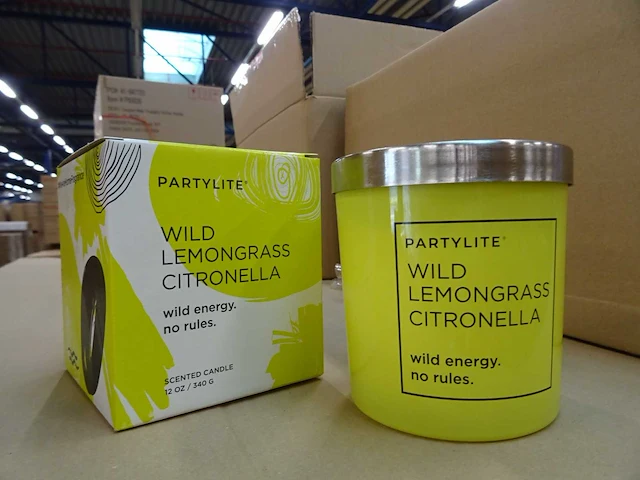 Partylite - g141811 - wild lemongrass citronella speciality jar candle (576x) - afbeelding 1 van  4