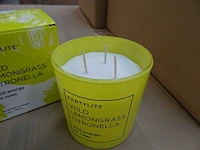 Partylite - g141811 - wild lemongrass citronella speciality jar candle (576x) - afbeelding 2 van  4
