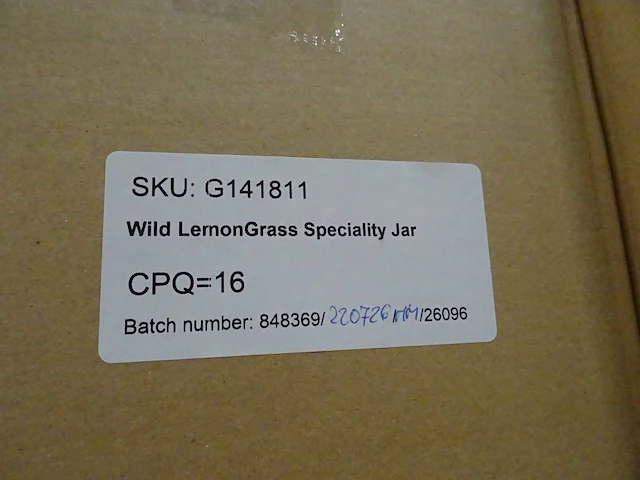 Partylite - g141811 - wild lemongrass citronella speciality jar candle (576x) - afbeelding 3 van  4