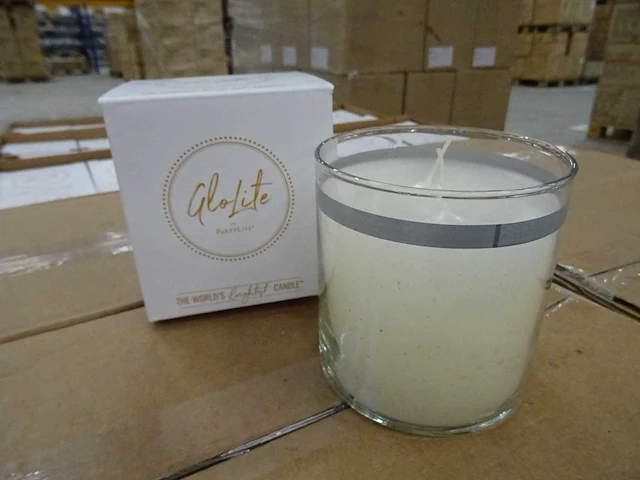 Partylite - g51x123 - glolite iced snowberries scented jar candle (336x) - afbeelding 1 van  3