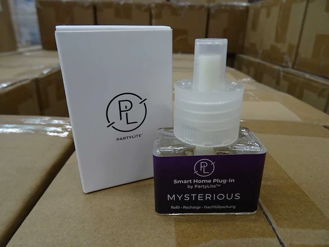 Partylite - lx102139 - mysterious smart home plug-in by pl refill (mood) (1920x) - afbeelding 1 van  3