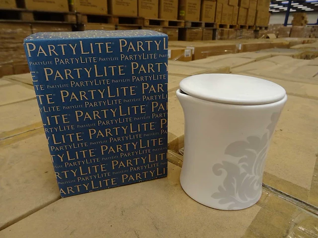 Partylite - p93050 - massage candle holder (2304x) - afbeelding 1 van  3