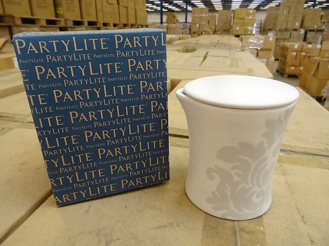 Partylite - p93050 - massage candle holder (768x) - afbeelding 1 van  3