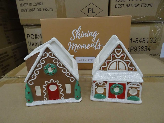 Partylite - p93834 - gingerbread village tealight holder pair (48x) - afbeelding 1 van  3