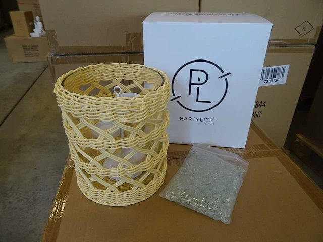 Partylite - p93856 - woven hurricane (64x) - afbeelding 1 van  6