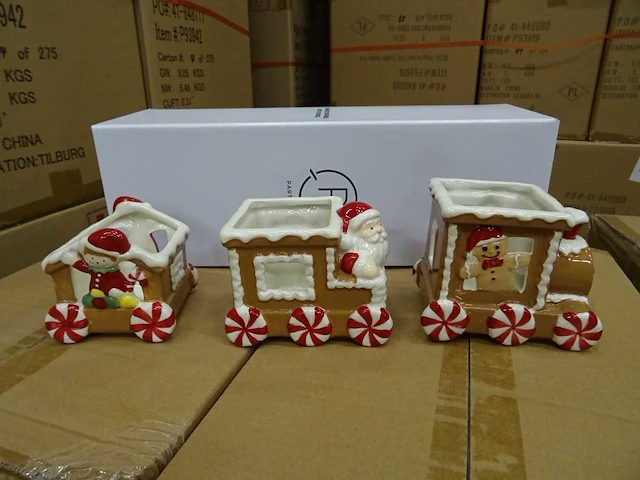 Partylite - p93919 - gingerbread train tealight holder trio (162x) - afbeelding 1 van  4