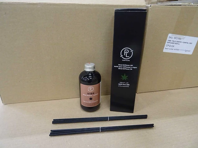 Partylite - rf2105 - diffuser olie 100% pure cbd infused santo / santal met geurstokjes (1032x) - afbeelding 1 van  5