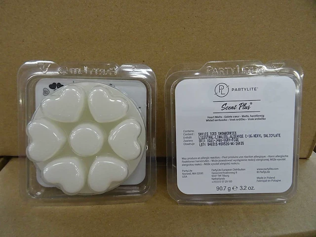 Partylite - shy123 - iced snowberries plus heart melts (600x) - afbeelding 1 van  3