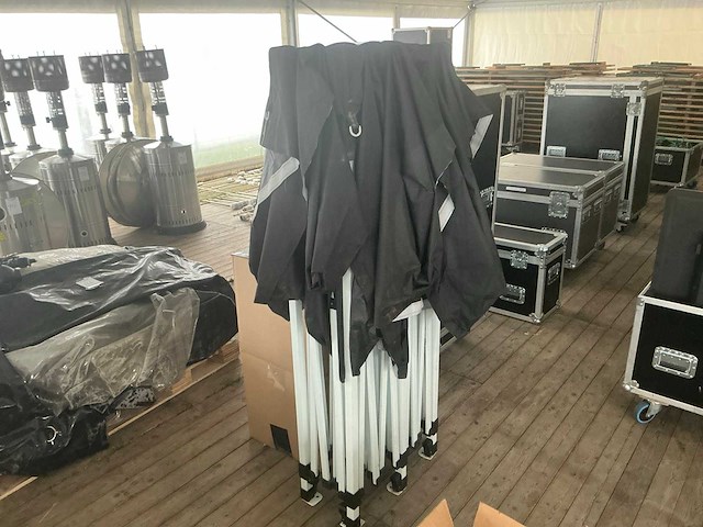 Partytent 6x3m - afbeelding 1 van  2