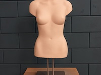 Pasbuste op zware voet