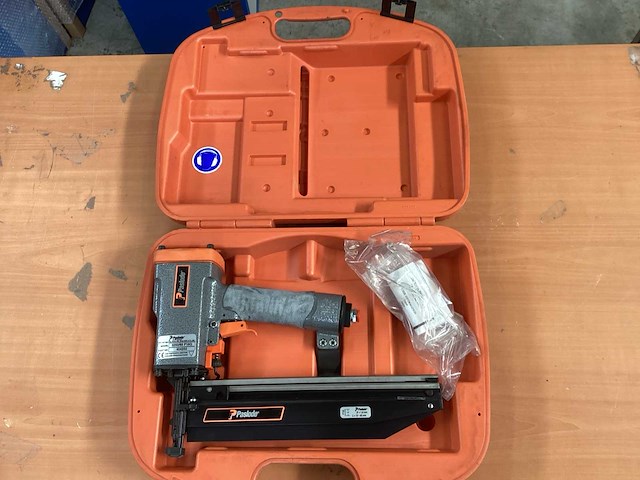Paslode 3250/65-f16q pneumatische takker incl. koffer - afbeelding 1 van  8