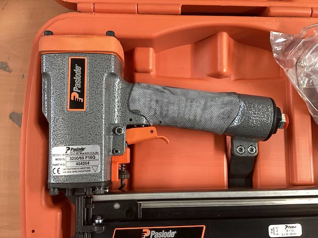 Paslode 3250/65-f16q pneumatische takker incl. koffer - afbeelding 3 van  8