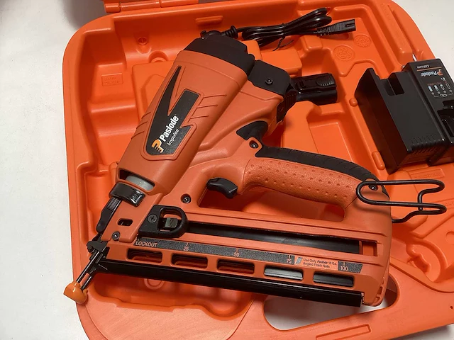 Paslode im65 f16 lithium tacker op gas in koffer - 16-63mm - afbeelding 1 van  9
