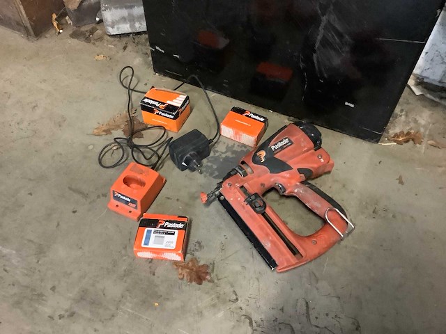 Paslode im65 f16 tacker - afbeelding 1 van  3