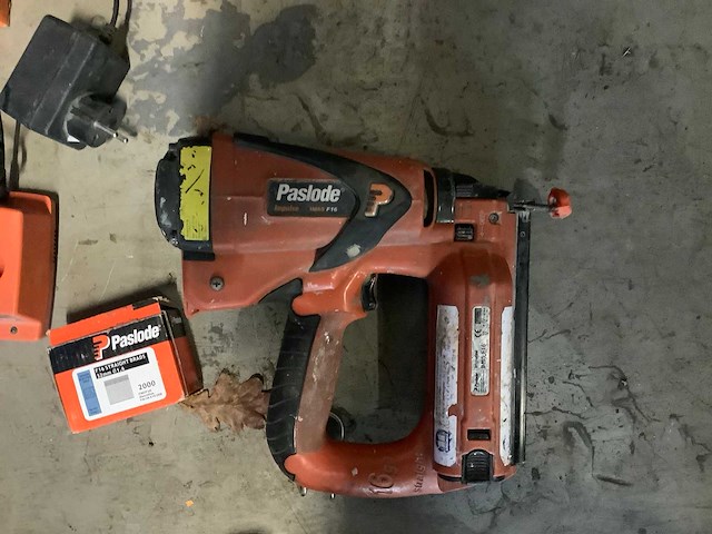 Paslode im65 f16 tacker - afbeelding 3 van  3
