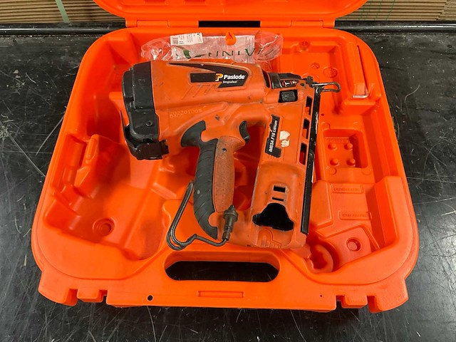 Paslode im65a f16 lithium accu tacker - afbeelding 1 van  2