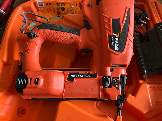 Paslode impulse im50 f18 spijkerpistool - afbeelding 2 van  6