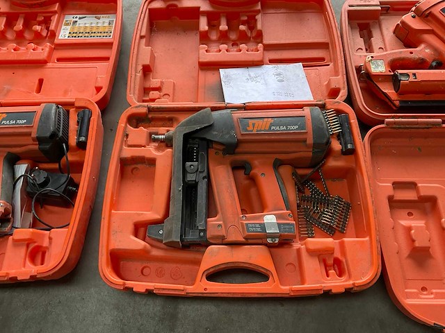 Paslode pulsa 700 p tacker - afbeelding 7 van  10