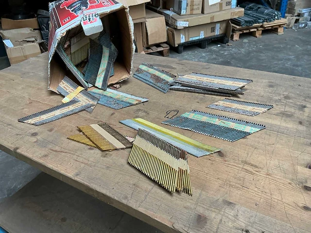 Paslode verschillende papiergebonden stripspijkers - afbeelding 1 van  3