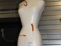 Paspop met diverse haken. hoogte ca. 145 cm. - afbeelding 3 van  3