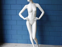 Paspop op glazen standaard