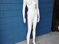 Paspop op glazen standaard - afbeelding 2 van  5