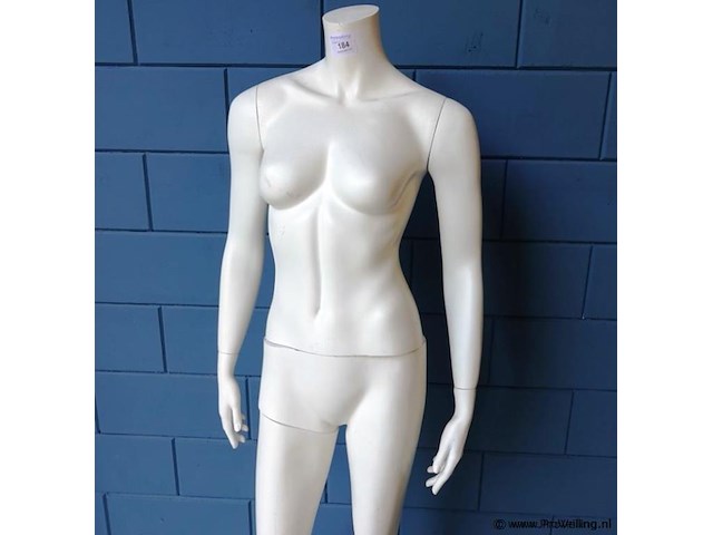 Paspop op glazen standaard - afbeelding 4 van  5