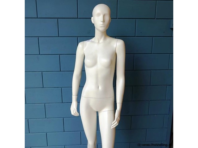 Paspop op glazen standaard - afbeelding 4 van  5