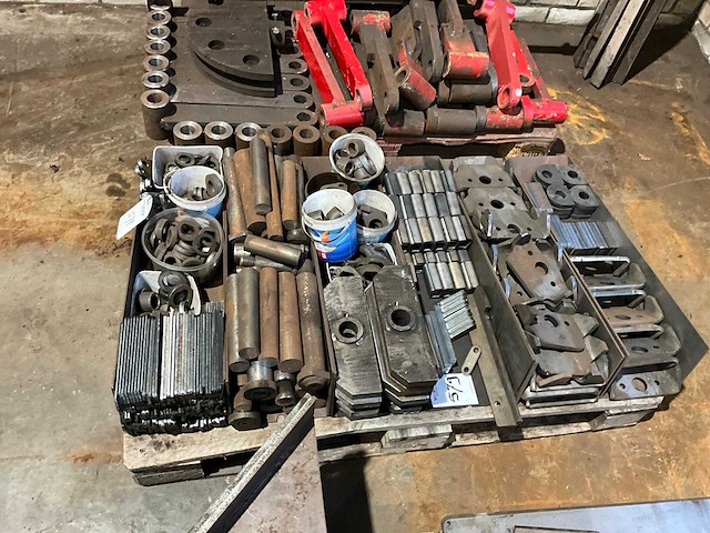 Passtukken, pennen en bussen - afbeelding 1 van  5