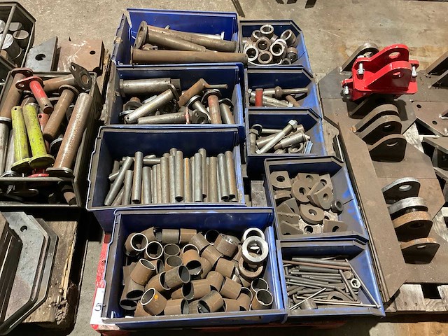 Passtukken, pennen en bussen - afbeelding 1 van  8