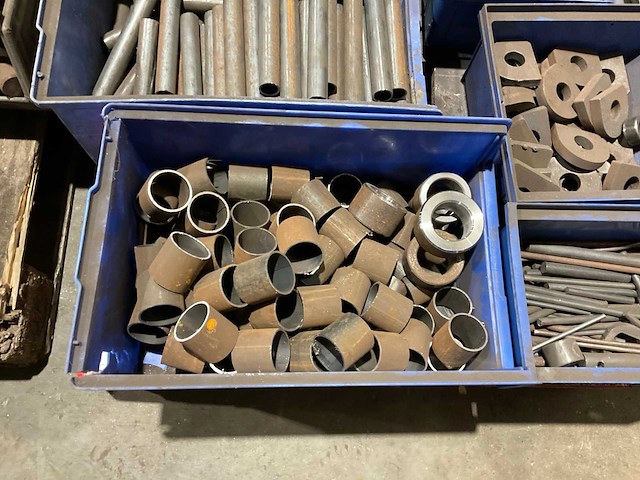 Passtukken, pennen en bussen - afbeelding 2 van  8