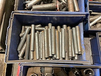 Passtukken, pennen en bussen - afbeelding 3 van  8