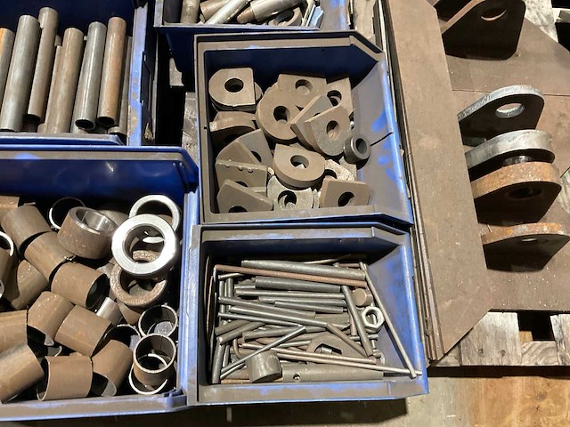 Passtukken, pennen en bussen - afbeelding 6 van  8