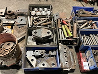 Passtukken, pennen en bussen - afbeelding 1 van  6