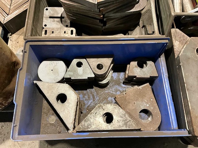 Passtukken, pennen en bussen - afbeelding 2 van  6