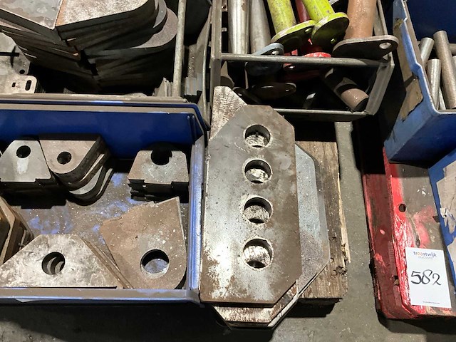 Passtukken, pennen en bussen - afbeelding 6 van  6