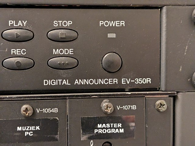 Patchkast met audio-apparatuur, varicon - afbeelding 30 van  30