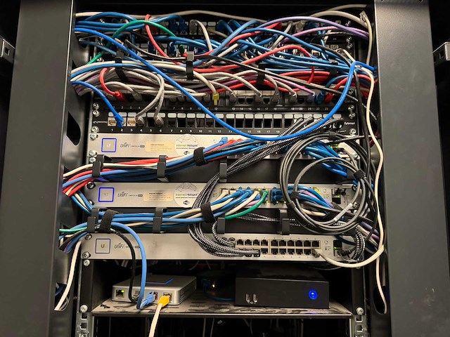 Patchkast met inhoud - afbeelding 5 van  8