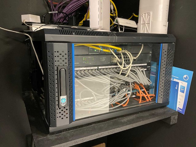 Patchkast met vpn gateway-gigabit switches-patchpanelen - afbeelding 1 van  3