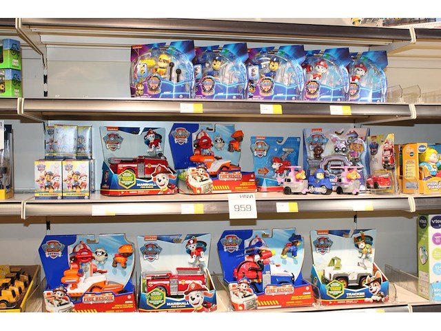 Paw patrol producten op drie schappen, 30 stuks. - afbeelding 1 van  4