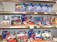 Paw patrol producten op drie schappen, 30 stuks. - afbeelding 1 van  4