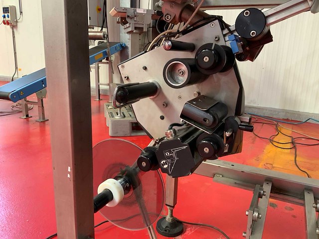 Pb 115 etiketteermachine met doorvoerband - afbeelding 3 van  7