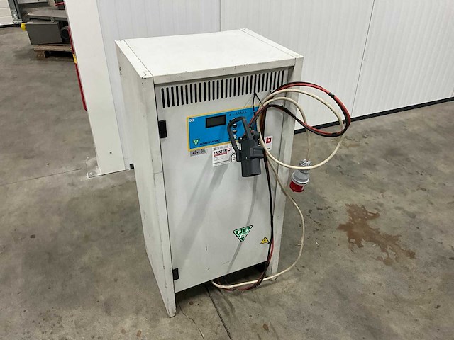 Pbm power point acculader - afbeelding 1 van  4