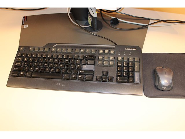 Pc opstelling dell optiplex 7070 ultra met statief met 2 dell schermen, toetsenbord en muis. i5 processor,... - afbeelding 2 van  2