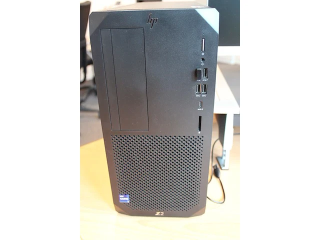 Pc opstelling hp z2 tower g9, i9, 13900k, ram 32gb, grafische kaart 6gb, 1tb opslag v.v. twee 24 inch monit... - afbeelding 2 van  6