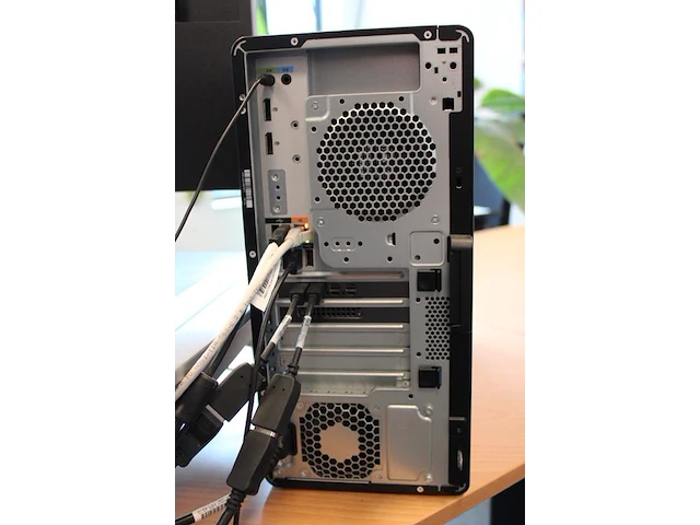 Pc opstelling hp z2 tower g9, i9, 13900k, ram 32gb, grafische kaart 6gb, 1tb opslag v.v. twee 24 inch monit... - afbeelding 3 van  6