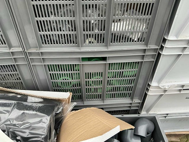 Pe bochten en moffen in kunststof krat (45x) - afbeelding 2 van  6