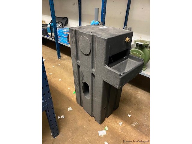 Pe kunststof reservoir voorzien van vlotter - afbeelding 1 van  1