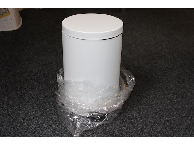 Pedaalemmer 12 liter. hoogte 40 cm. - afbeelding 1 van  2